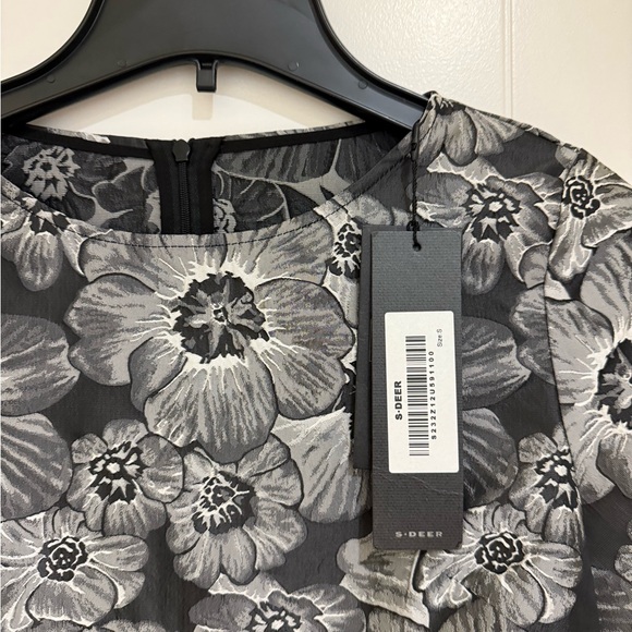 Chic Black and Gray Floral Midi Dress - Picture 2 of 8